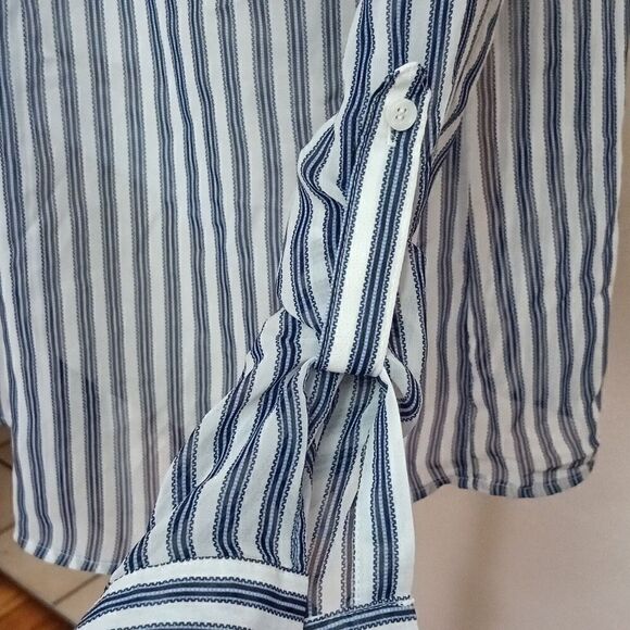 Covington Essentials Women's Blue and White Sheer Stripe Button down Blouse sz S - Picture 3 of 6
